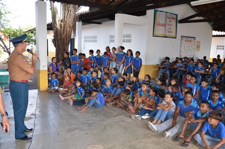 Foto 4 - Bombeiros nas escolas